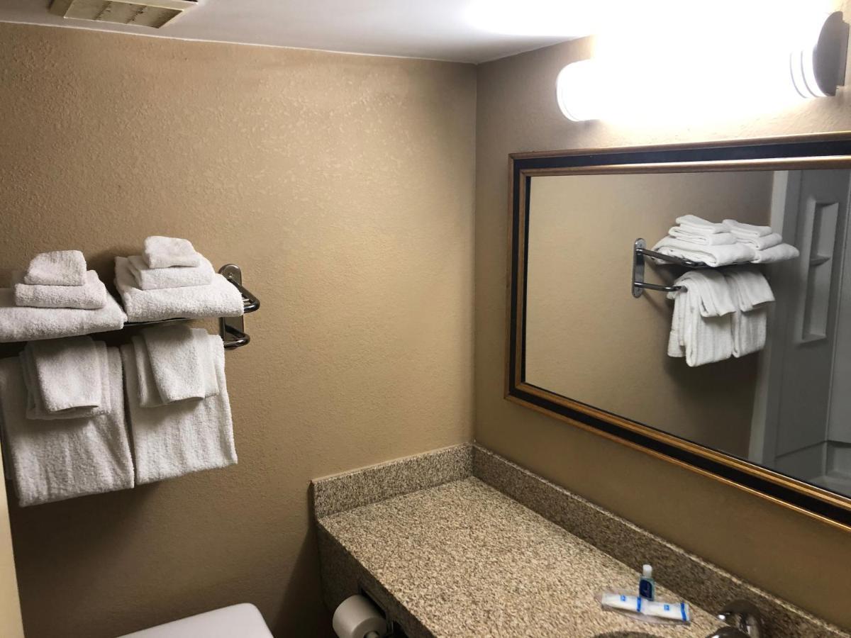 Rodeway Inn Joint Base Andrews Area Кэмп Спрингс Экстерьер фото