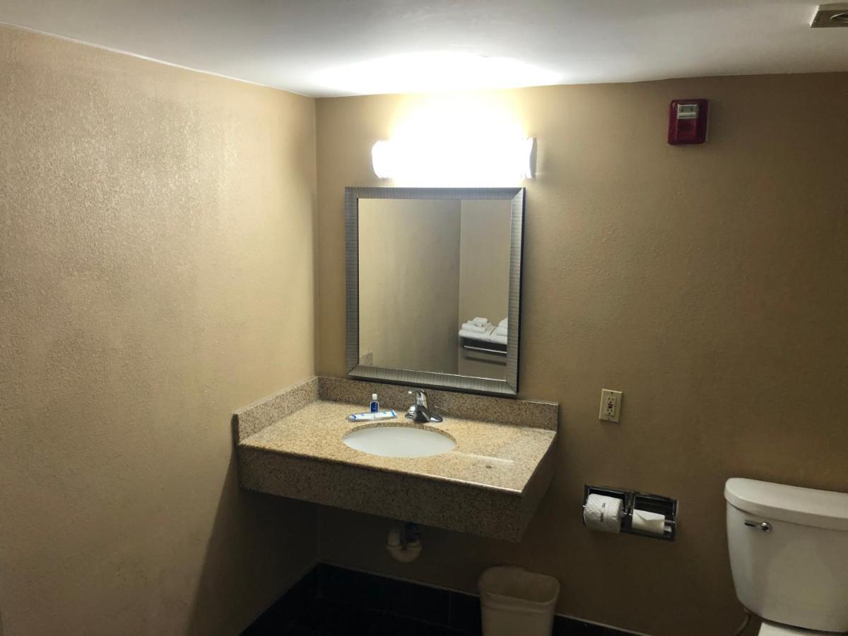 Rodeway Inn Joint Base Andrews Area Кэмп Спрингс Экстерьер фото