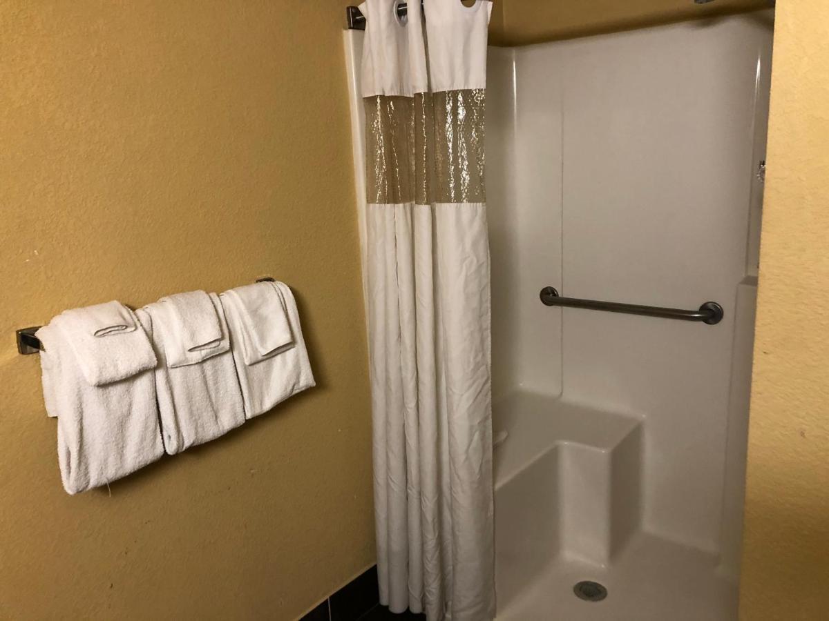 Rodeway Inn Joint Base Andrews Area Кэмп Спрингс Экстерьер фото