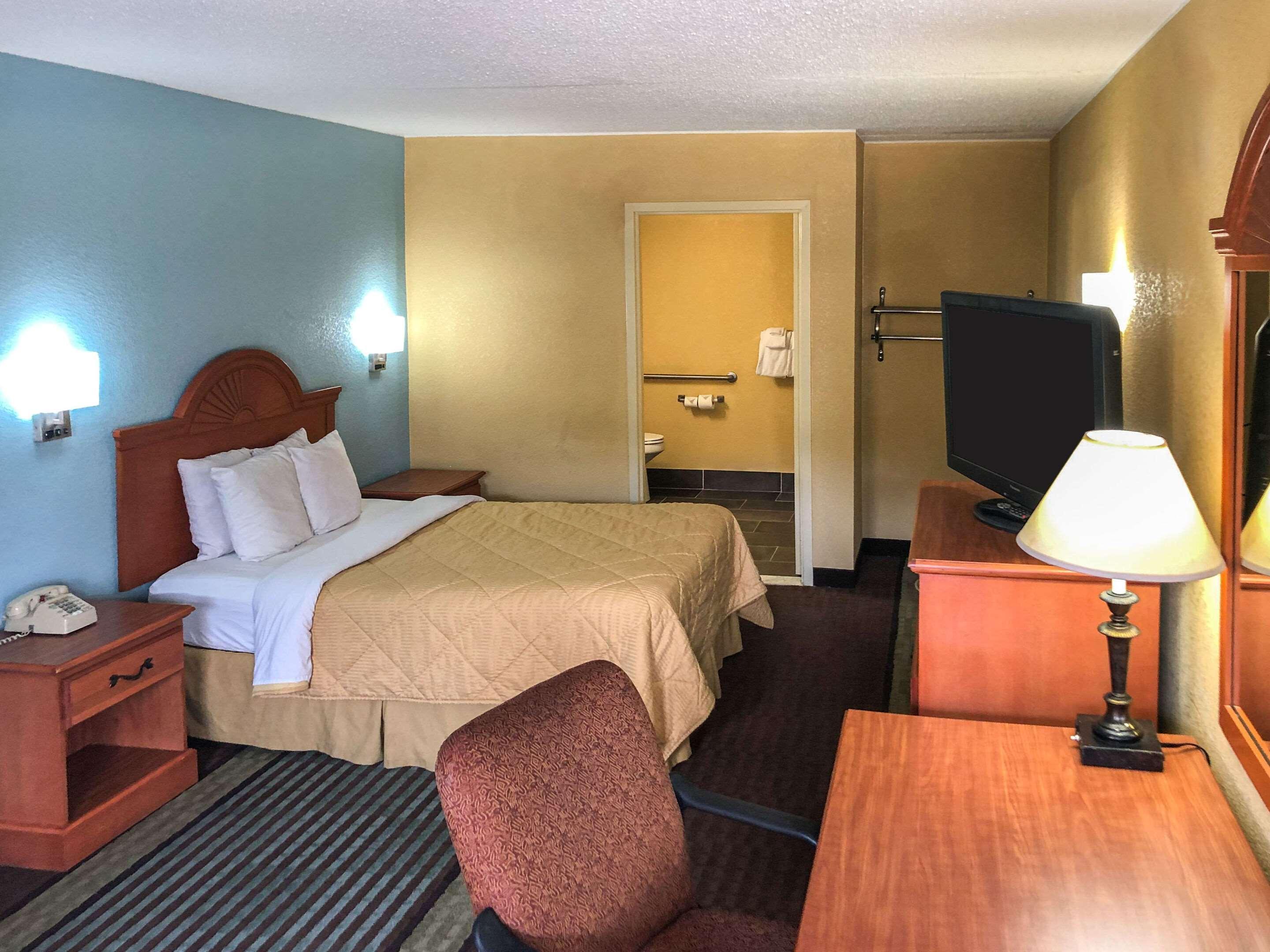 Rodeway Inn Joint Base Andrews Area Кэмп Спрингс Экстерьер фото
