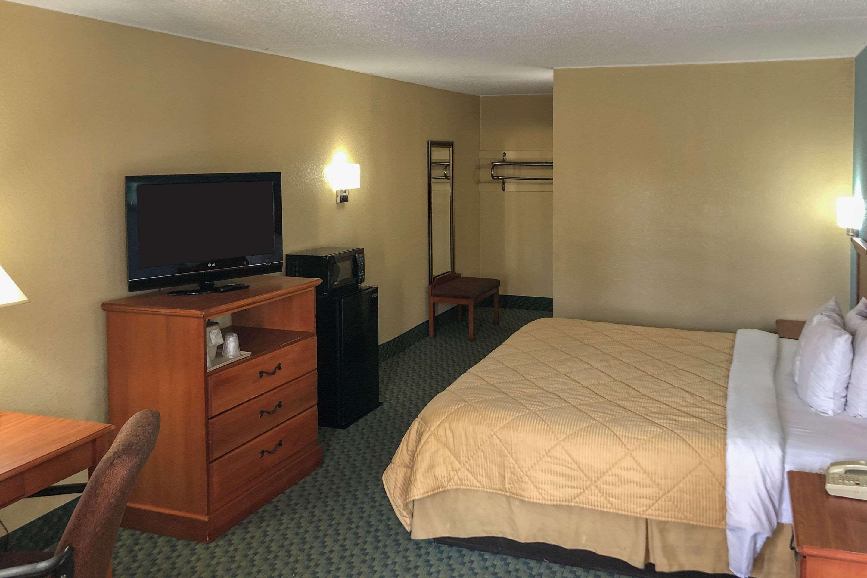 Rodeway Inn Joint Base Andrews Area Кэмп Спрингс Экстерьер фото