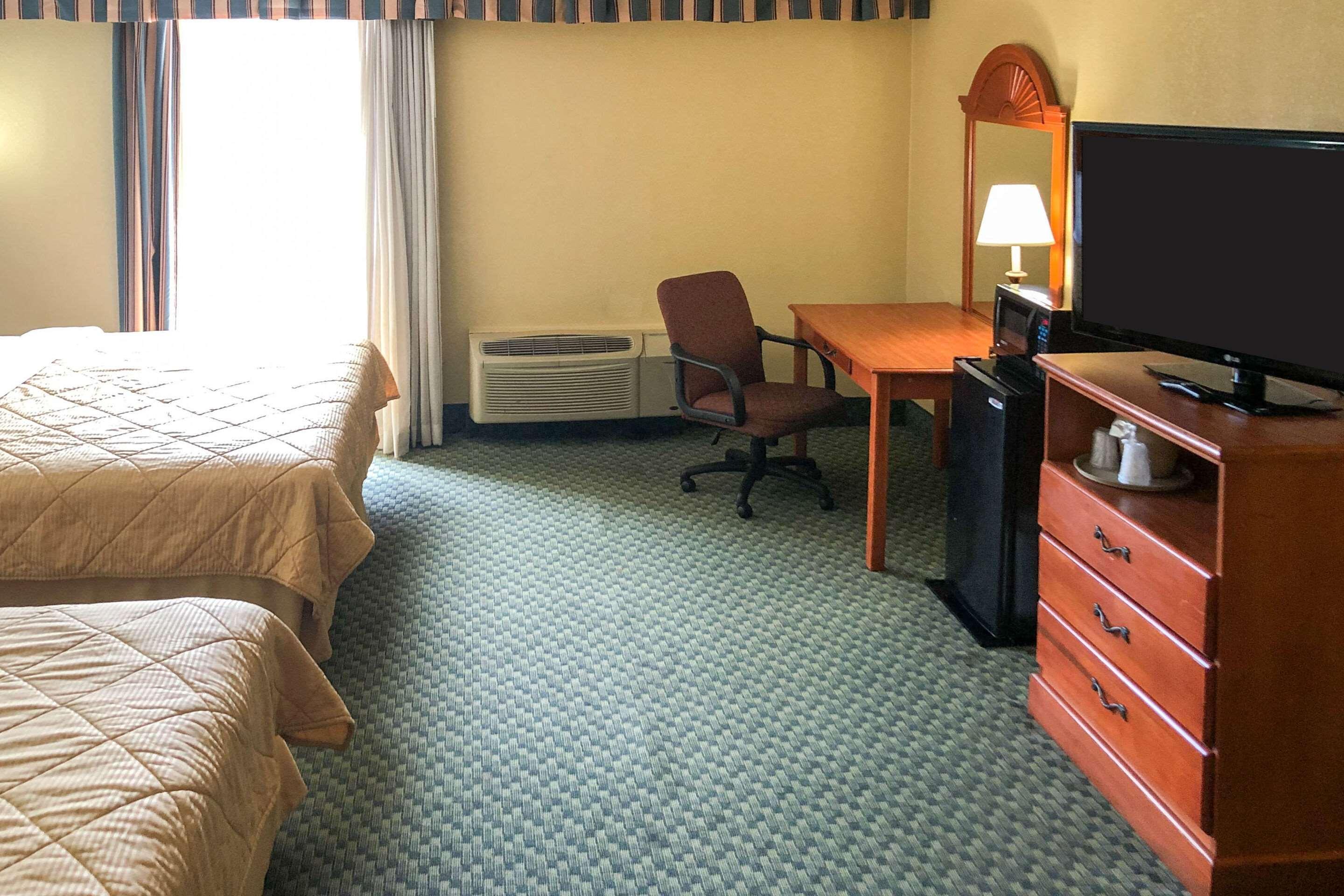 Rodeway Inn Joint Base Andrews Area Кэмп Спрингс Экстерьер фото