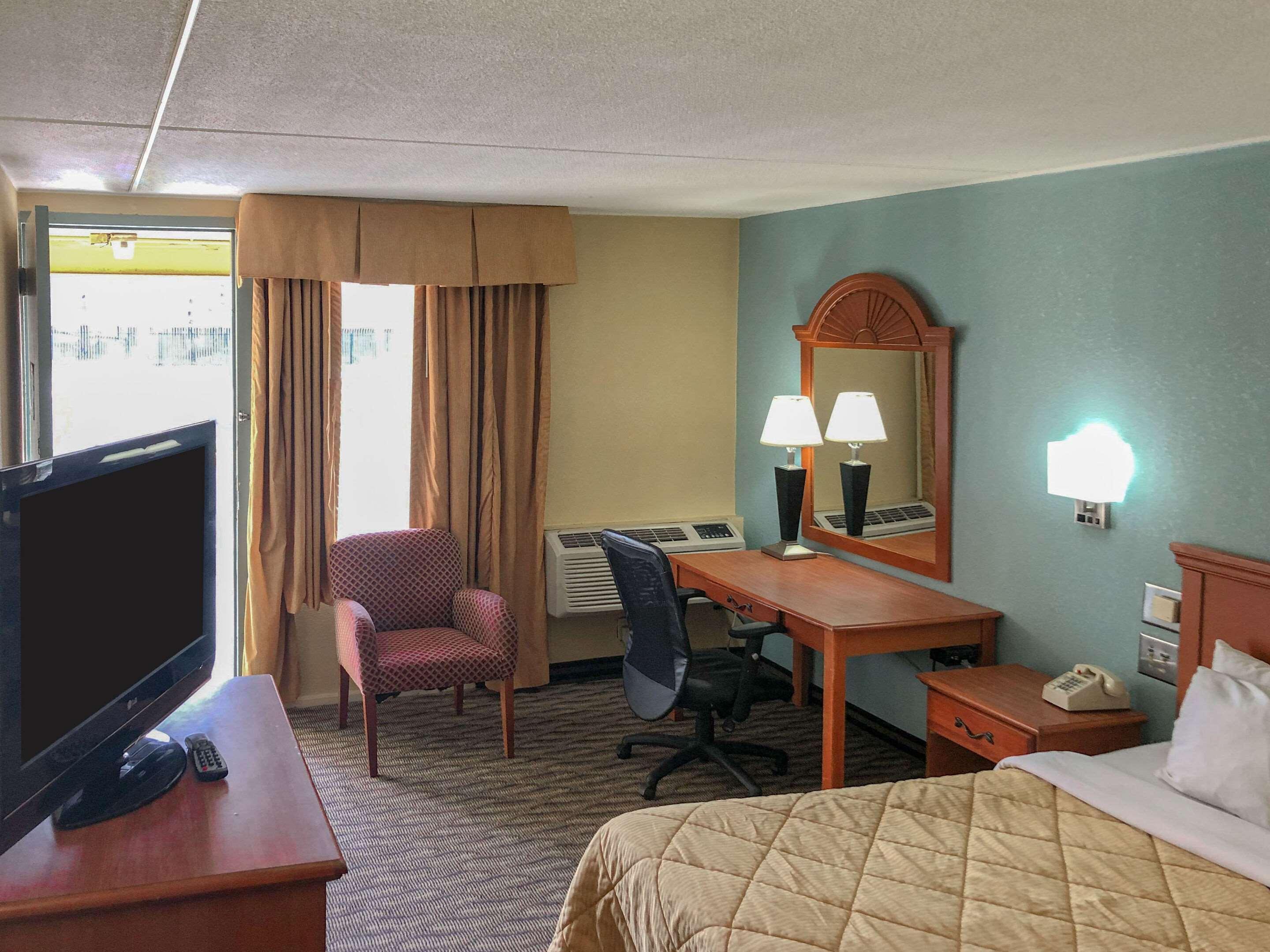 Rodeway Inn Joint Base Andrews Area Кэмп Спрингс Экстерьер фото