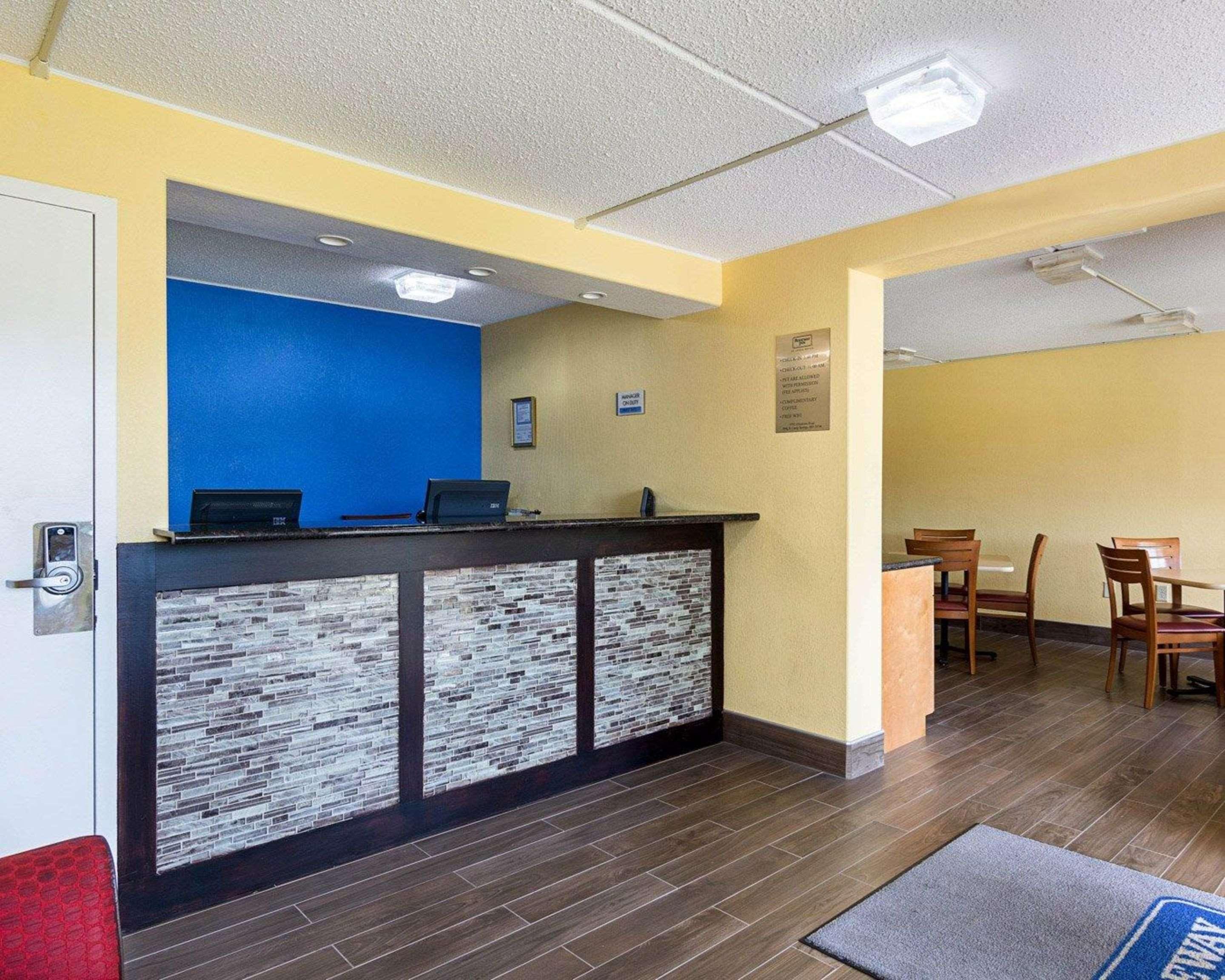 Rodeway Inn Joint Base Andrews Area Кэмп Спрингс Экстерьер фото
