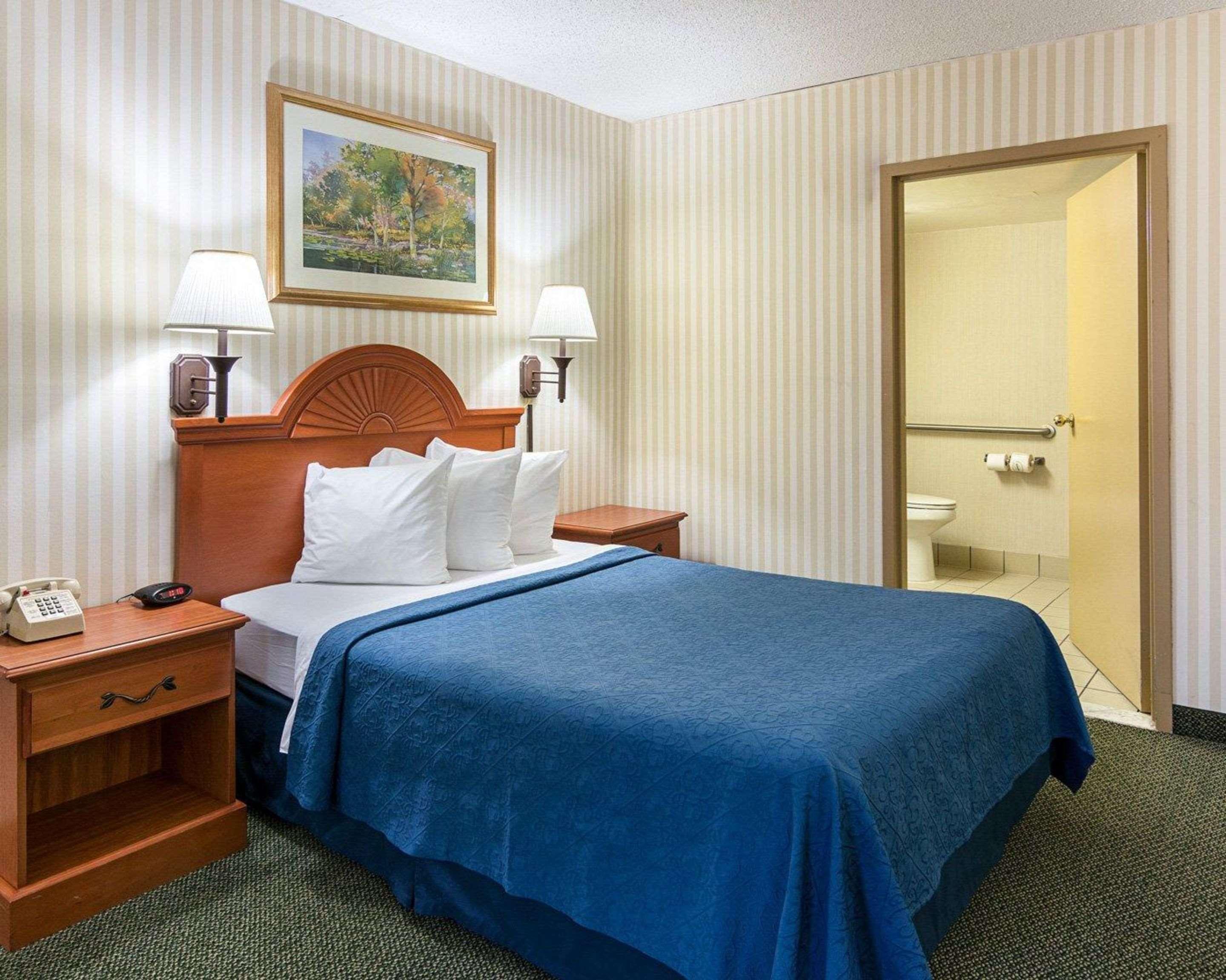 Rodeway Inn Joint Base Andrews Area Кэмп Спрингс Экстерьер фото