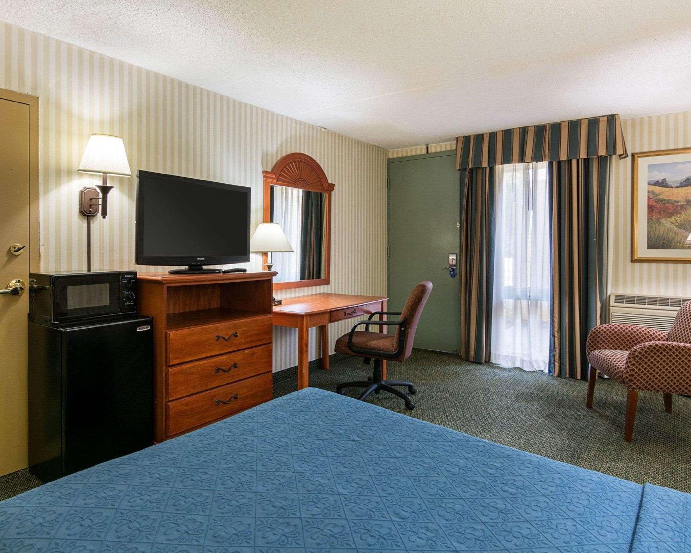 Rodeway Inn Joint Base Andrews Area Кэмп Спрингс Экстерьер фото